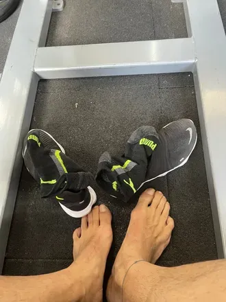 OnlyFans cuenta boyfeet_1 header 2