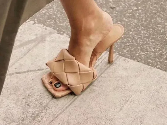 OnlyFans account  petite-queen-of-feet header 2