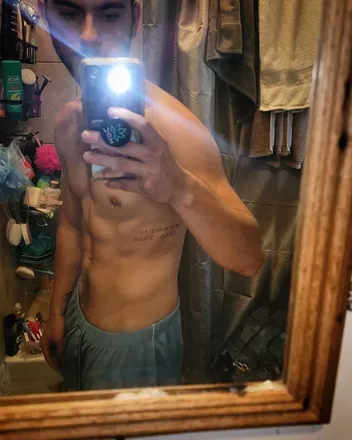 OnlyFans cuenta chrls0831 avatar 1