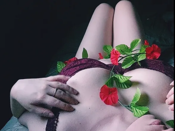 OnlyFans account  greeneyedbeauty_22 header 2