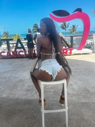 OnlyFans cuenta issamodel header 2