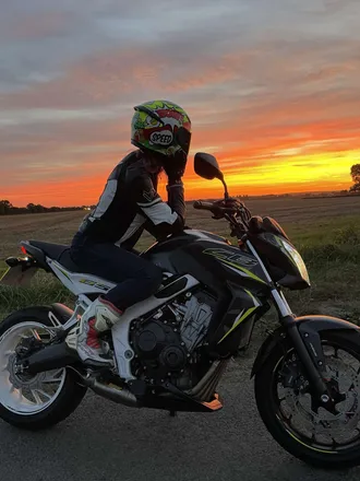 OnlyFans cuenta naughtybiker header 2
