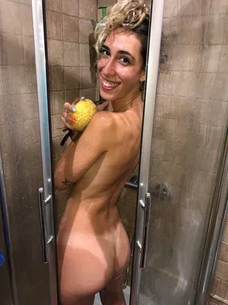 OnlyFans account  larebee avatar 1