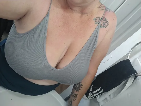 OnlyFans cuenta showerlove420 header 2