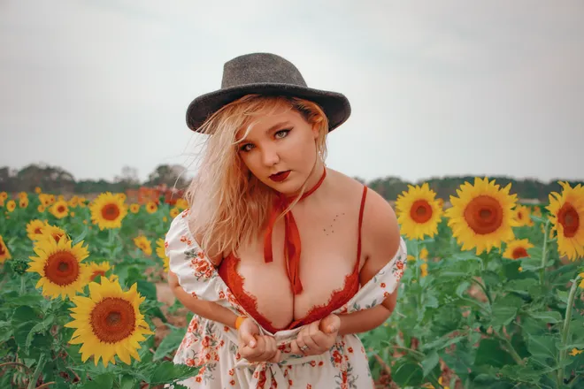 OnlyFans account  nerdycutiecosplay header 2