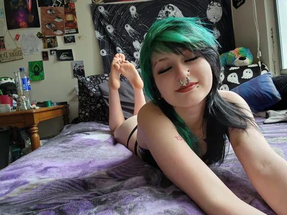 OnlyFans cuenta livingdead_grl05 header 2