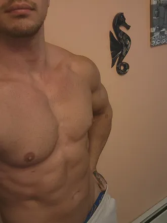 OnlyFans cuenta obey_ayoung header 2