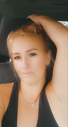 OnlyFans account  peachybeth avatar 1