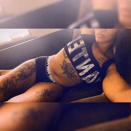 OnlyFans cuenta mztmonroe1 header 2