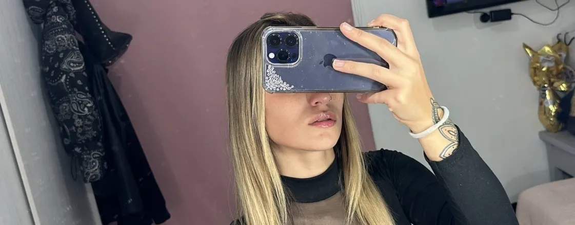 OnlyFans cuenta laralovv header 2