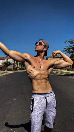 OnlyFans cuenta swolenate header 2