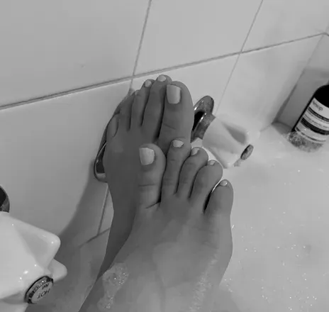 OnlyFans cuenta modelling-feet header 2