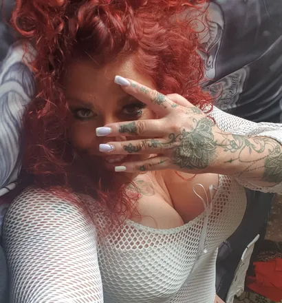 OnlyFans account  officialjuliesalt header 2