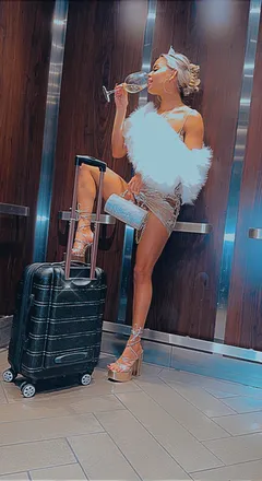 OnlyFans cuenta maaricloset header 2