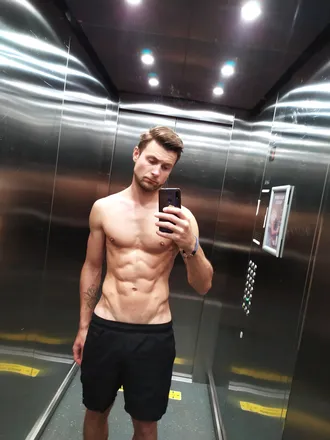 OnlyFans cuenta just_arek header 2