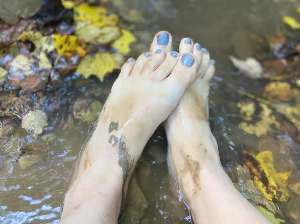 OnlyFans cuenta hippiefeet1132 header 2