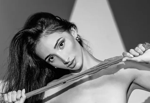 OnlyFans account  sarahsenz header 2