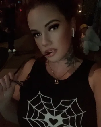 OnlyFans cuenta nikkithegem header 2