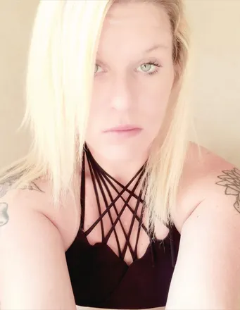 OnlyFans account  babyblues8675309 header 2