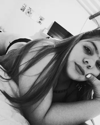 OnlyFans cuenta cris0794 header 2