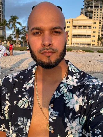 OnlyFans cuenta uncalvitoguapo header 2