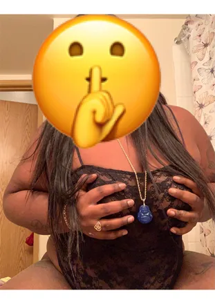 OnlyFans cuenta teetee_datrendintopic header 2
