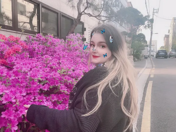 OnlyFans account  shellii header 2