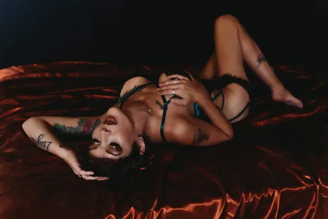 OnlyFans cuenta kinkykarrie header 2
