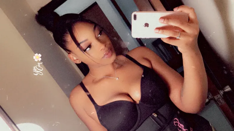 OnlyFans account  lovepw0202 header 2