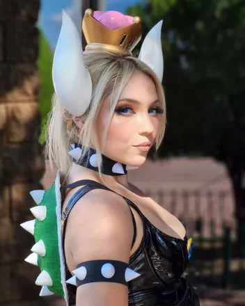 OnlyFans account  valyriahhcosplay header 2