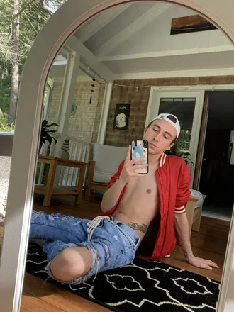 OnlyFans cuenta peachypear4242 avatar 1