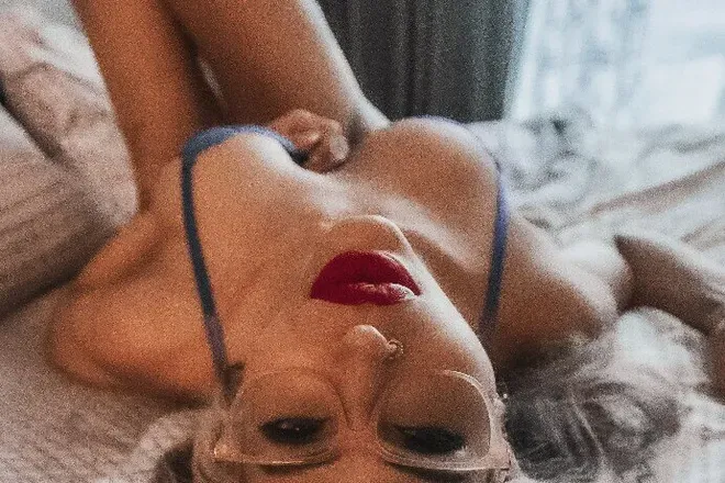 OnlyFans cuenta v-klyn header 2