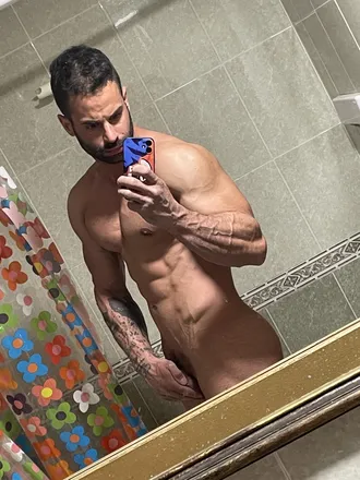 OnlyFans account  physique88 header 2