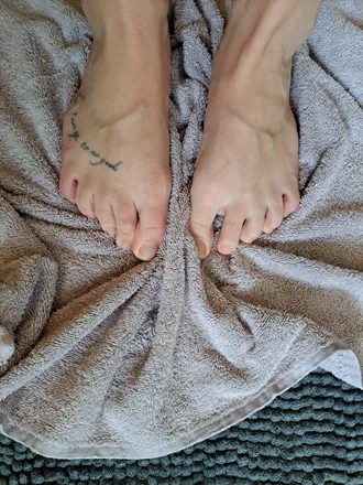 OnlyFans cuenta playwithmyfeettoday header 2