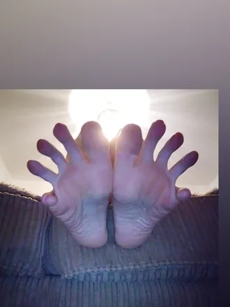 OnlyFans cuenta queeniefeetxo header 2