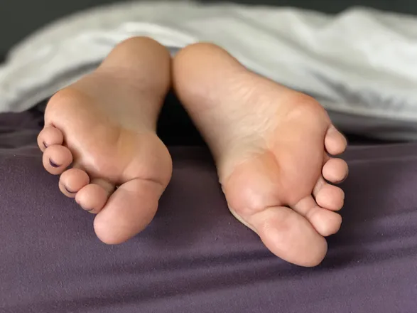 OnlyFans cuenta love_queen_bee header 2