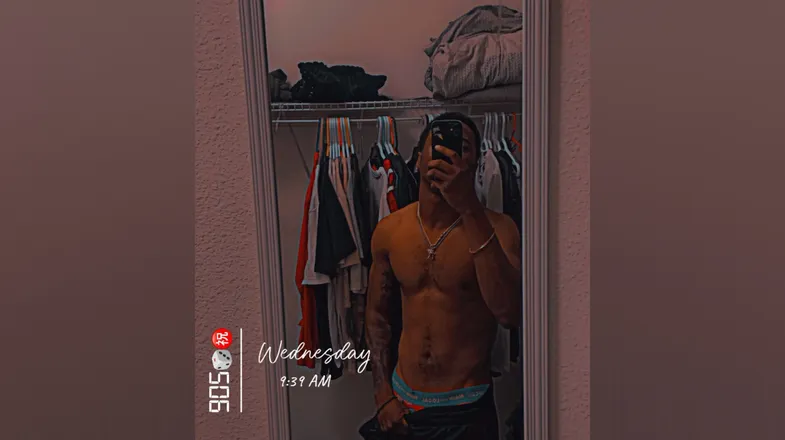 OnlyFans account  papi_v header 2