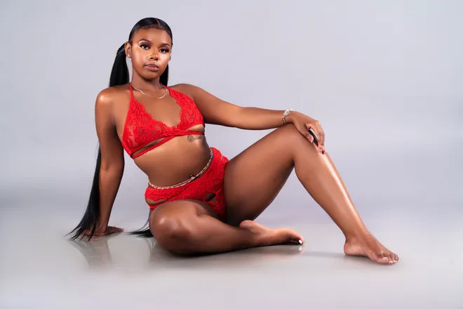 OnlyFans cuenta beautifuljuicy header 2