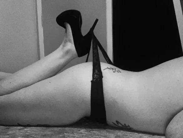 OnlyFans cuenta marriedwithasecret header 2