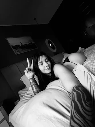 OnlyFans cuenta nat_one1 header 2
