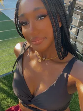 OnlyFans account  sunflowersandgoldenhour avatar 1