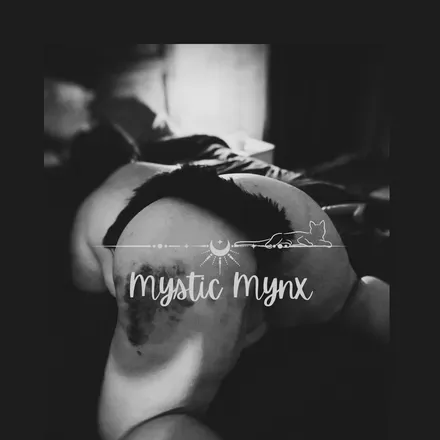 OnlyFans cuenta mysticmynx18 header 2
