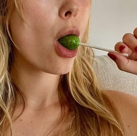 OnlyFans cuenta stella-petrova avatar 1