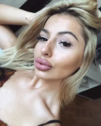 OnlyFans cuenta sirenomellie header 2