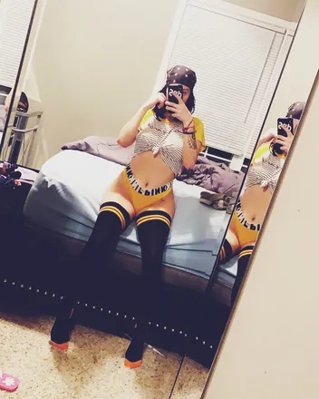 OnlyFans cuenta cravingmeee header 2