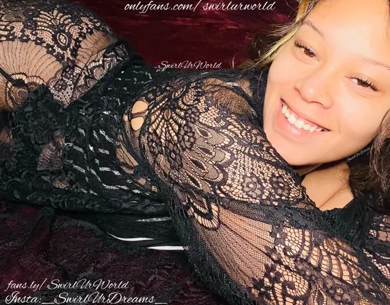 OnlyFans cuenta swirlurworld header 2