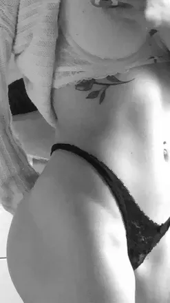OnlyFans cuenta vanessatrb_official avatar 1