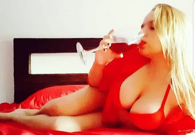 OnlyFans cuenta nelianelia header 2