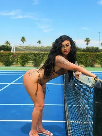 OnlyFans account  haramhabibti header 2