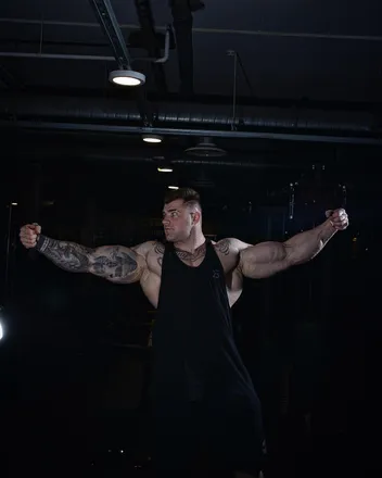 OnlyFans cuenta stronggod007 header 2